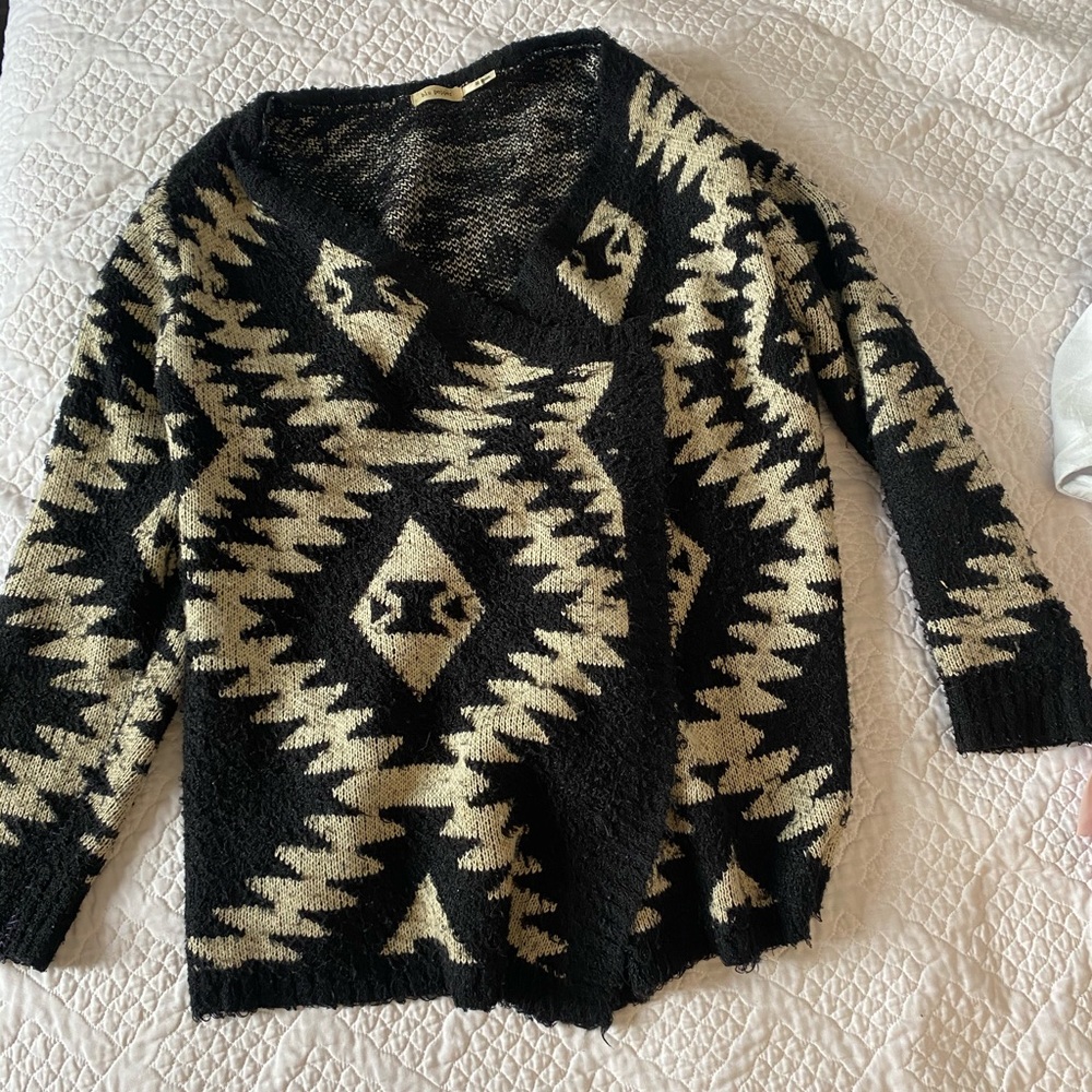 Black and White Geometric Print Sweater, Size M